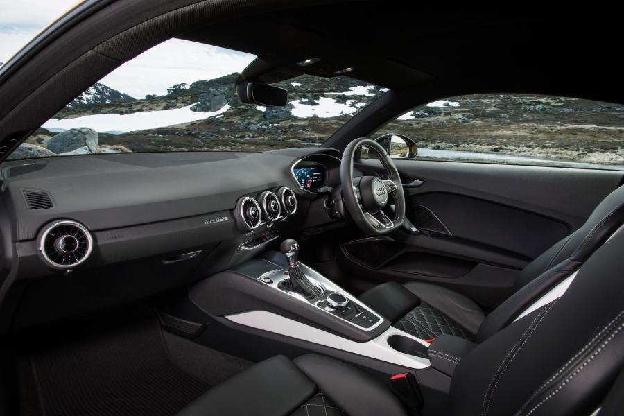 Торпедо Audi TTS Coupe (8S) 2015 года  (AU) (фото 14 из 19)